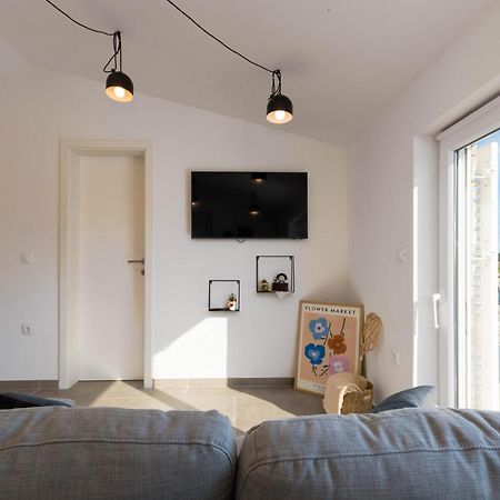 Apartment Eros Šišan エクステリア 写真