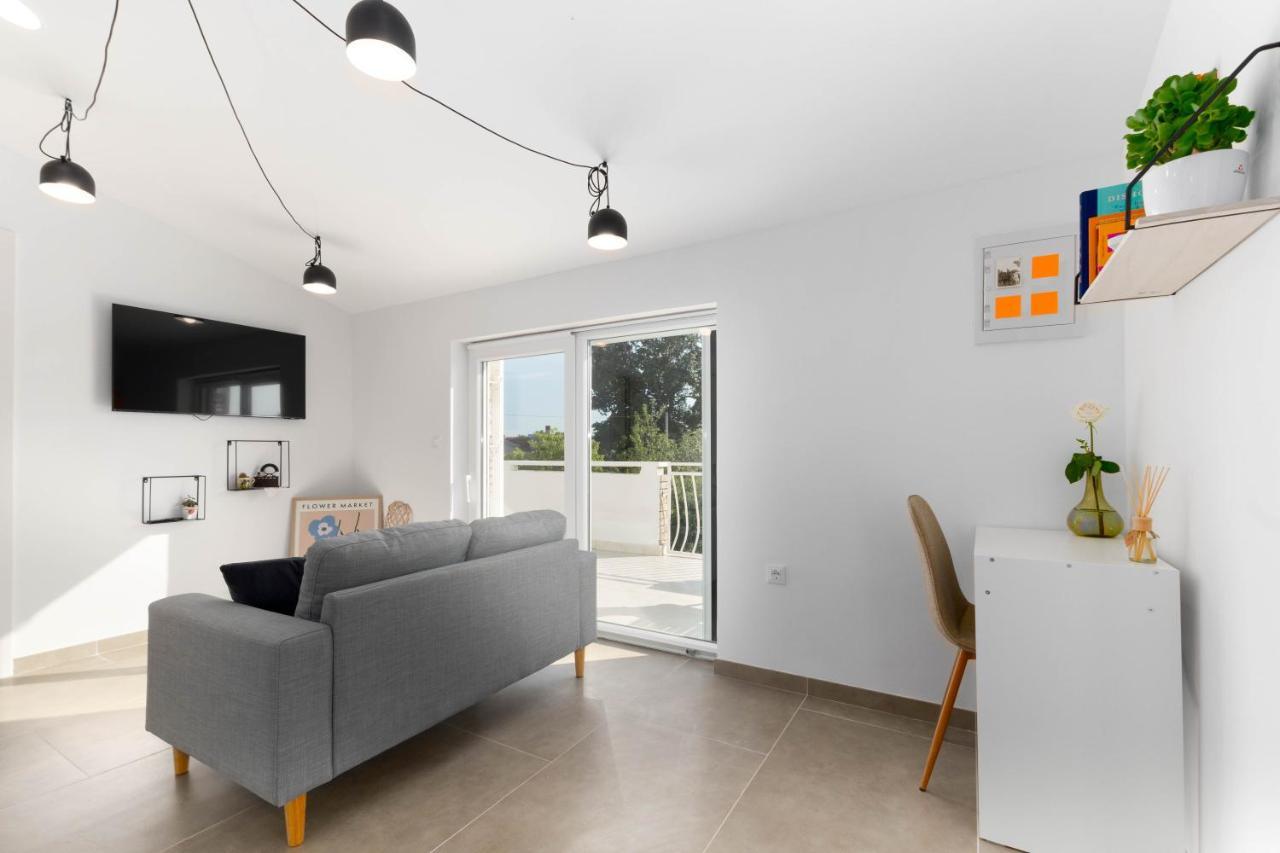 Apartment Eros Šišan エクステリア 写真